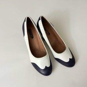 Royal Vintage Navy Blue and White Pumps